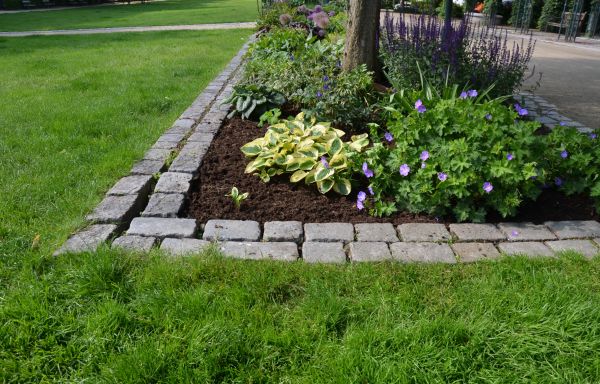 Flower Bed Mulching in Poulsbo